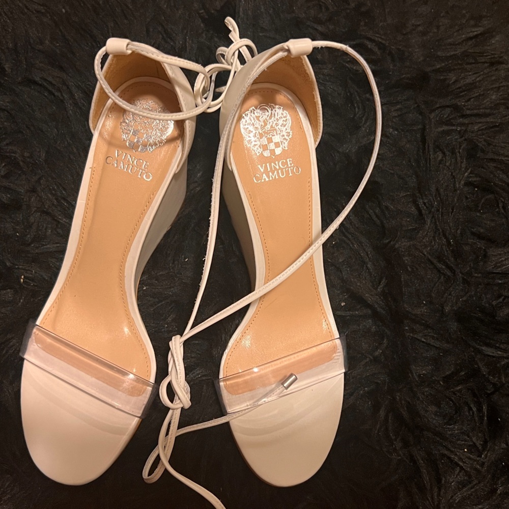 Vince Camino tie up wedge size 9